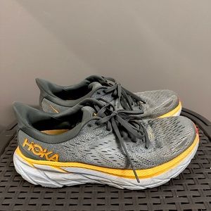 Hoka Clifton 8 mens 8.5 or Womens 10
